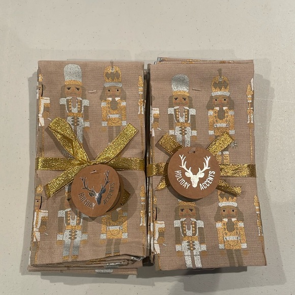 Super cute set of napkins, tea towels and table runner - Picture 1 of 4